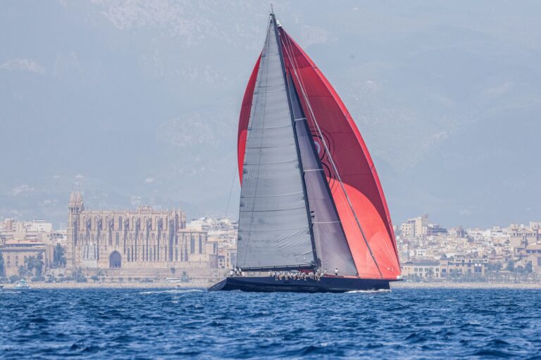 Linnea Aurora da la sorpresa en la emocionante segunda jornada de la Superyacht Cup Palma 2025